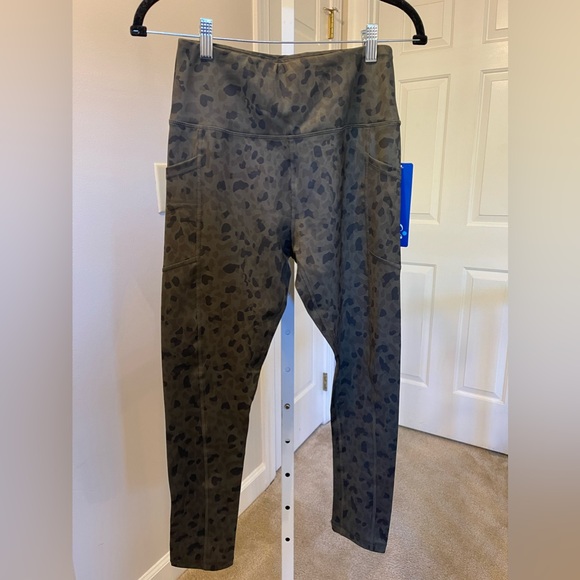 A Core Camouflage Olive Green Leopard Print Leggings Size M Brand New - Picture 2 of 9